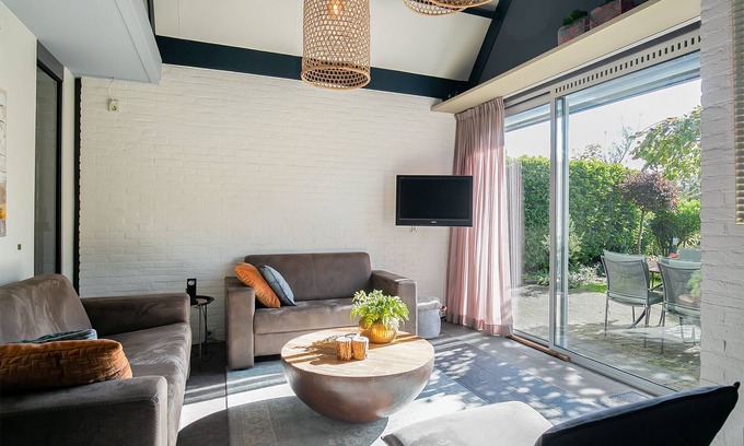 Ouwerkerk Casa | Home by the Creek ('Huis aan de Kreek')