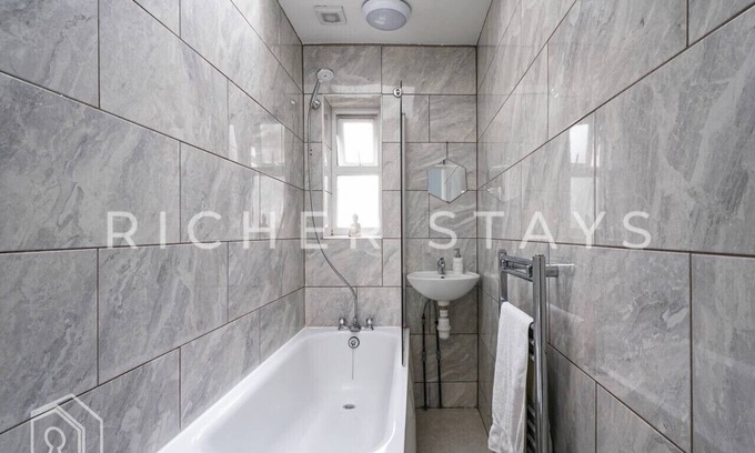 Stratford Casa | Home for Contractors & Families | Garden & Amenities