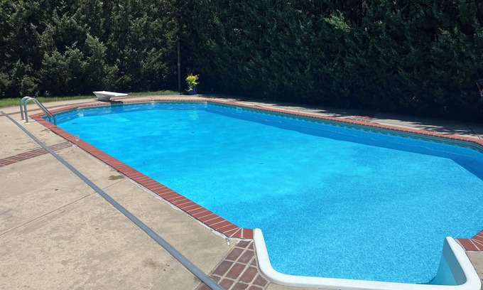 Neenah Casa | Home for EAA Week! Pool, HotTub and Much More to Relax before or after Airshow!