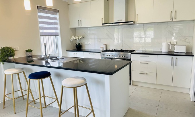 Cambridge Casa | Home in Cambridge with 5 Bedrooms