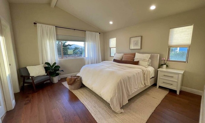 Del Rey Oaks Casa | Home in Monterey Bay w/2 King Beds + 1 Twin
