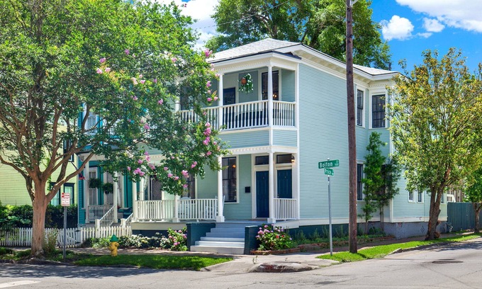 Dixon Park Casa | Home in Victorian District Near Forsyth Park, Heated Pool Access