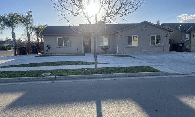 Visalia Casa | Home near central Visalia