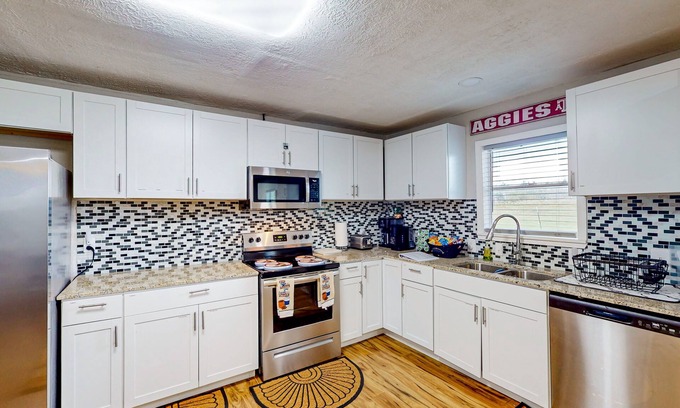 Lyons Casa | Home near Somerville Lake with firepit, BBQ pit, gazebo, washer/dryer, & patio