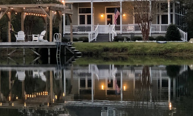 Loris Casa | Disfrute de su propia granja con un lago alimentado por manantiales para sus próximas vacaciones en Myrtle Beach