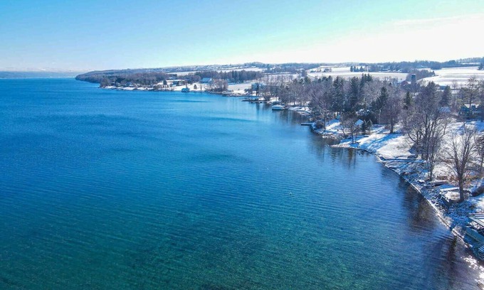 Mandana Casa | Home on Skaneateles Lake with dock near Marina