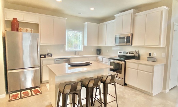 Liberty Hill Casa | Home on the Grange - Downtown Liberty Hill