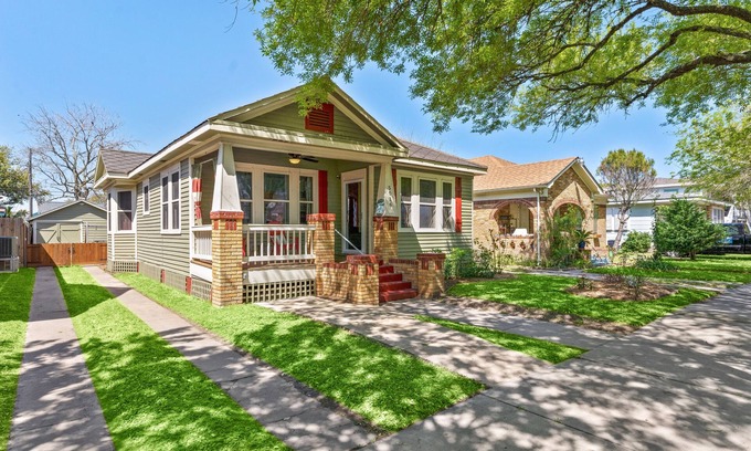 Galveston Casa | Home on the Isle - Dog Friendly!