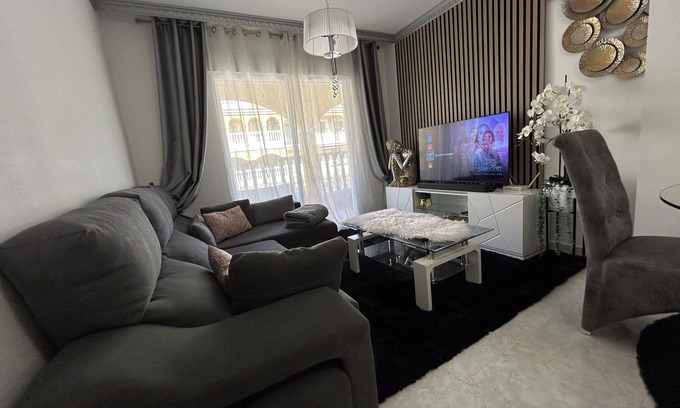 Algorfa Apartamento | Apartamento moderno, terraza y piscina-Algorfa