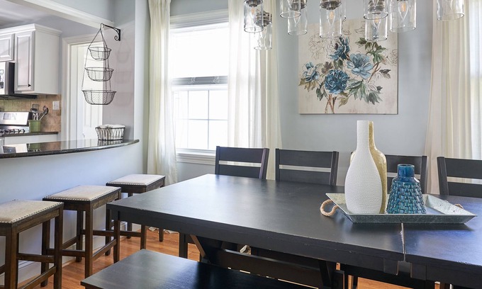 Greensboro Casa | House Sleep 20 cerca del centro de Greensboro, Aquatic Center, Coliseum, Furniture Mkt
