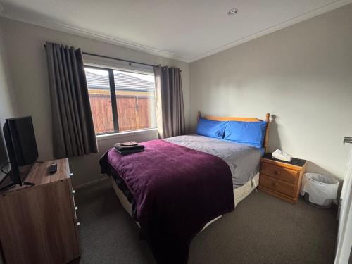 Hamilton Casa | Home Stay Queen Bed Room 1