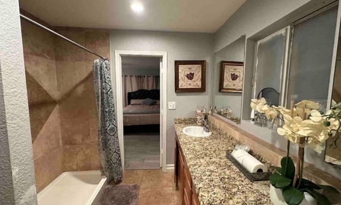 Sunrise Manor Casa | Home Sweet Home / Pool and Jacuzzi Available