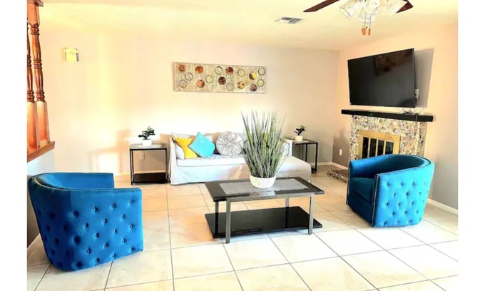 Sunrise Manor Casa | Home Sweet Home with 8bds, 8 mins from Freemont St