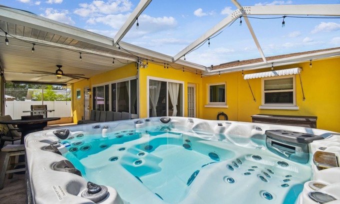 Clearwater Casa | Home Sweet Home: Your Coastal Haven minutes from Dunedin & Clearwater Beach!