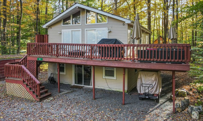 Thornhurst Casa | Home with a fireplace, gym, tennis, pool, beach access, game room & washer/dryer