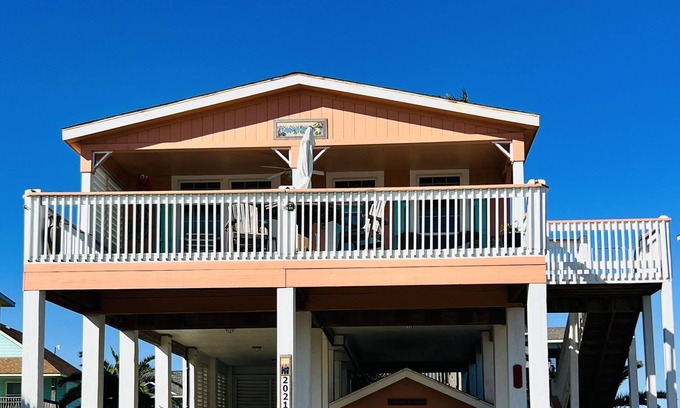 Crystal Beach Casa | Home with beach view from front porch, only two minute walk to beach. Very Nice!