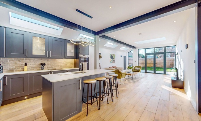 Harlesden Casa | Home with Free Parking & Garden - 8min to tube