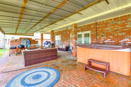 Ocean Springs Casa | Home with Large Yard and Pond On-Site 15 Mi to Biloxi