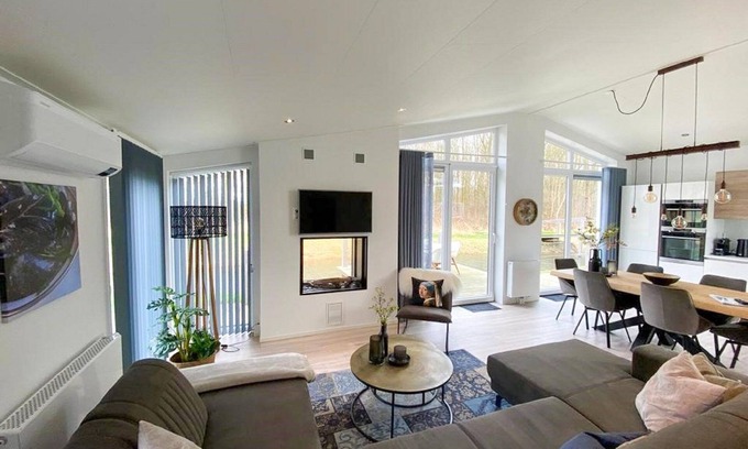 Wemeldinge Casa | Home with modern interior with air conditioning and view of the forest.