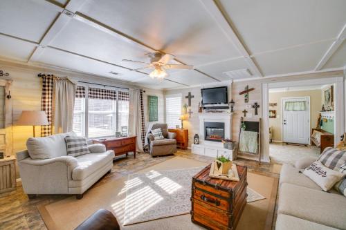 Mid America Casa | Home with Ouachita River and Lake Hamilton Access