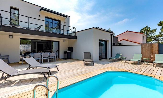 Saint-Jean-de-Monts Casa | Home with private pool