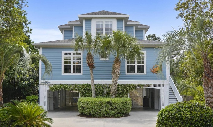 North Litchfield Beach Casa | Home with private swimming pool located at North Litchfield Beach in Pawleys Island.