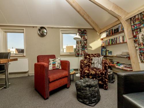 Easterlittens Casa | Home with Vinyls, Bikes and Waterways