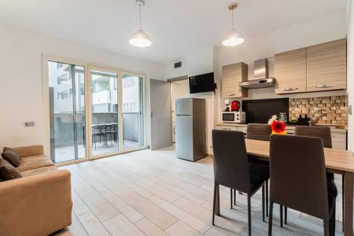 Rozzano Apartamento | Homeby, Modern and spacious apartment with terrace