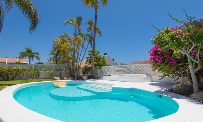 Pasito Blanco Villa | HomeForGuest Villa en Pasito Blanco con piscina y jardín
