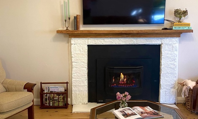 Wentworth Falls Casa | Homely cottage walking distance to Wentworth Falls village. Family/pet friendly!