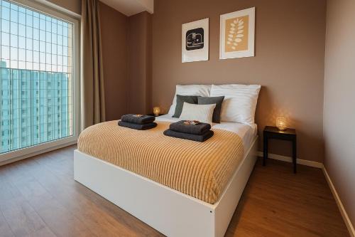 Schwanheim Apartamento | Homely! Skyview 2-Room Apartment, Airport, Fair, Rooftop, Gym!