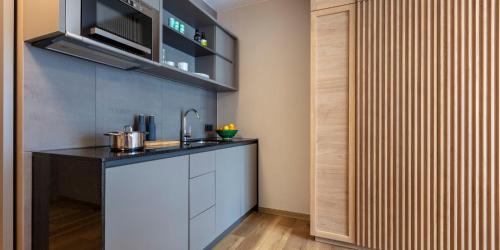 Schwanheim Apartamento | Homely! Skyview Apartment Frankfurt Airport, Fair, Rooftop, Gym!