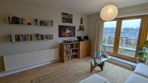 Chapelizod Apartamento | Homely & Spacious 2BD Close to Phoenix Park & City