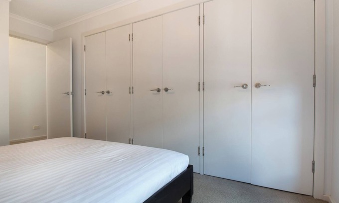 Prospect Vale Casa | Homely Suburban Delight with Parking & Wi-Fi