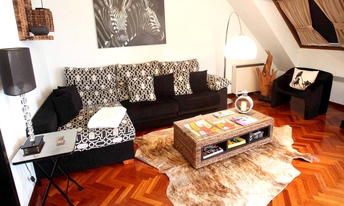 Malpica de Bergantinos Apartamento | Homerez - ¡A 10 m de la playa! Apartamento para 13 pers. con terraza en Malpica