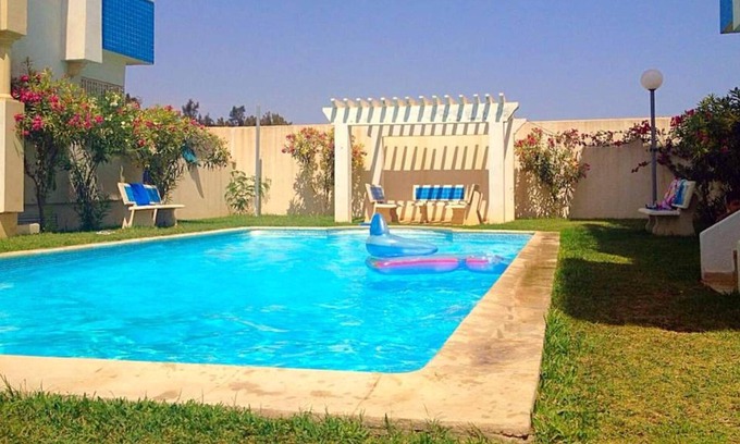 Hammamet Sud Apartamento | Homerez - ¡A 100 m de la playa! Apartamento para 6 pers. con piscina compartida