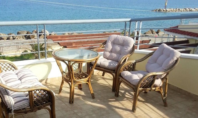 Velon Casa | Homerez - ¡A 100 m de la playa! Casa para 5 pers. con vistas al mar en Kiato