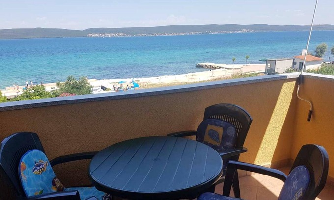 Dobropoljana Apartamento | Homerez - ¡A 20 m de la playa! Bonito apartamento para 6 pers. en Dobropoljana