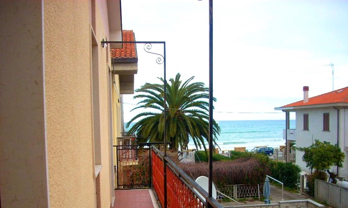 Casalbordino Casa | Homerez - ¡A 3 m de la playa! Casa para 5 pers. con balcón en Contrada Termini