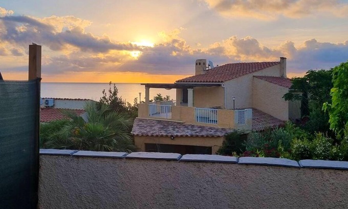 Bravone Apartamento | Homerez - ¡A 50 m de la playa! Estudio para 4 pers. con terraza en Linguizzetta