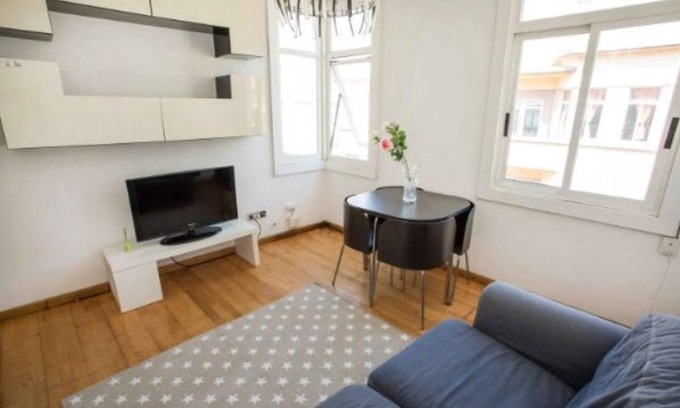 La Coruna Apartamento | Homerez - Apartamento a 3 km de la playa para 5 pers. con jacuzzi en A Coruña
