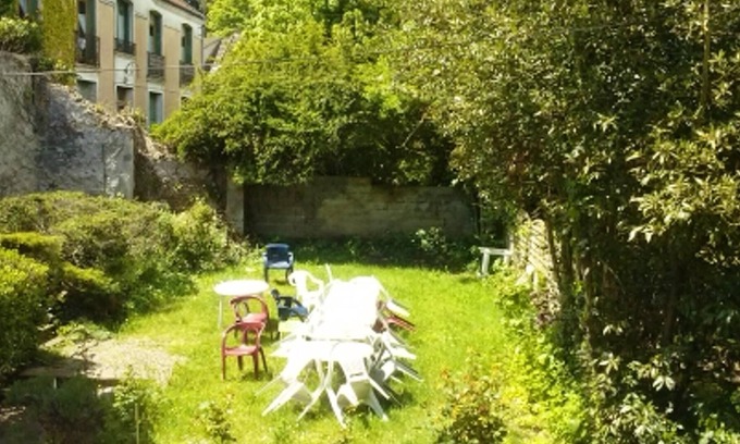 Neris-les-Bains Apartamento | Homerez - Bonito apartamento para 2 pers. en Néris-les-Bains