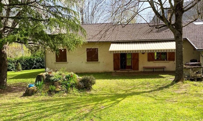 Bouan Casa | Homerez - Espectacular casa para 8 pers. con jardín y terraza en Bouan