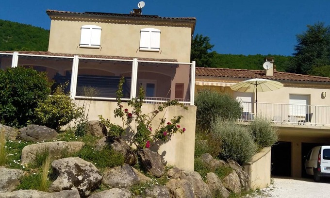 Nant Casa | Homerez - Casa para 6 pers. con piscina compartida y terraza en Nant