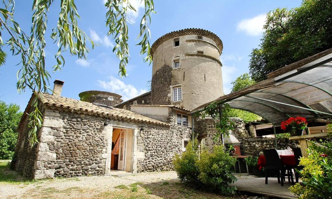 Chomerac Casa | Homerez - Amazing house for 8 ppl. with shared pool and terrace at Chomérac