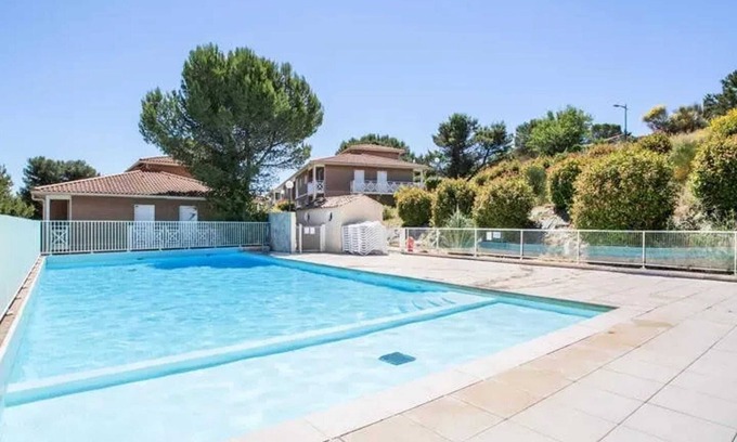 Carnoux-en-Provence Apartamento | Homerez - Apartment Carnoux-en-Provence.