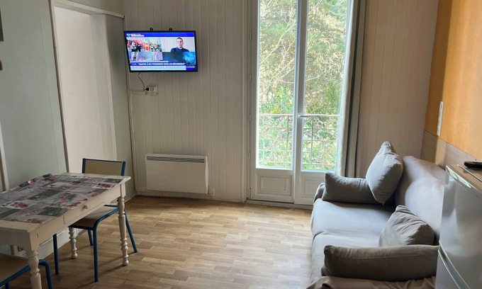 Neris-les-Bains Apartamento | Homerez - Apartamento en Néris-les-Bains
