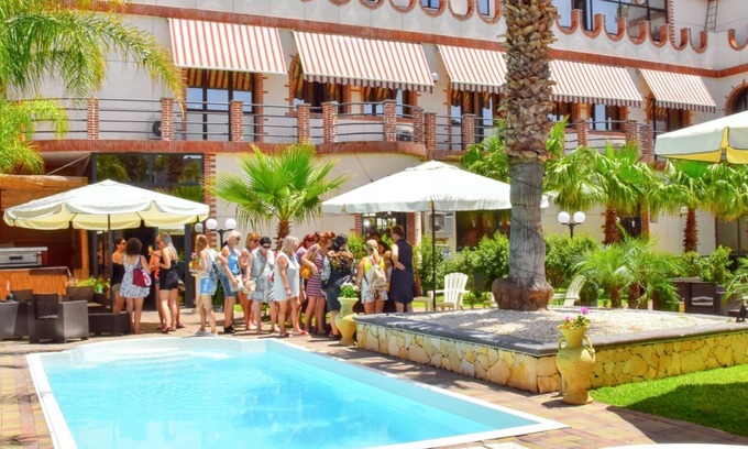 San Giorgio-Librino-San Giuseppe la Rena-Zia Lisa-Villaggio Sant'Agata Apartamento | Homerez - Apartamento en Catania, piscina