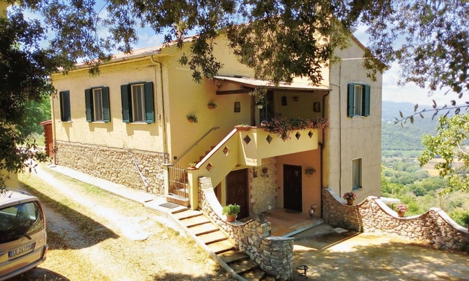 Stroncone Apartamento | Homerez - Apartamento en Coppe, vista montaña