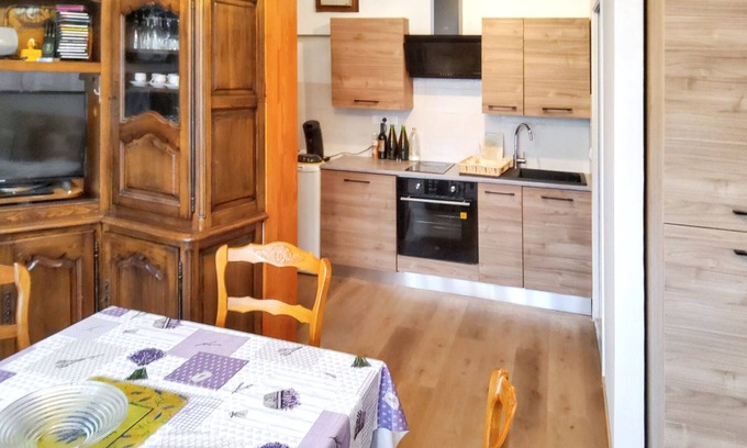 Monteux Apartamento | Homerez - Casa para 15 pers. con piscina, jardín y terraza en Monteux